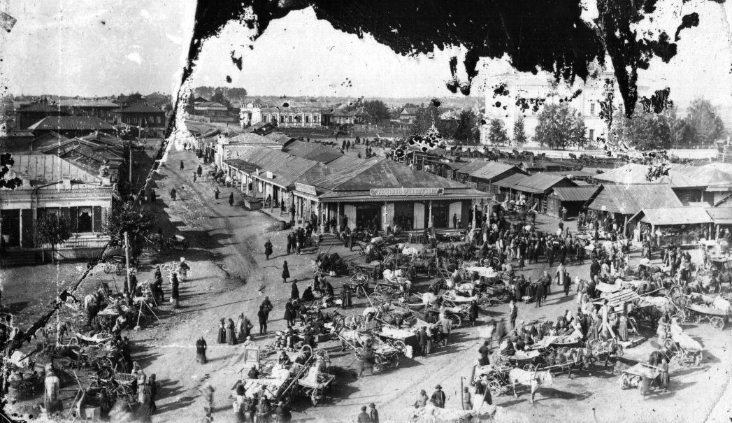 Старая торговая площадь в Реже в начале XX века