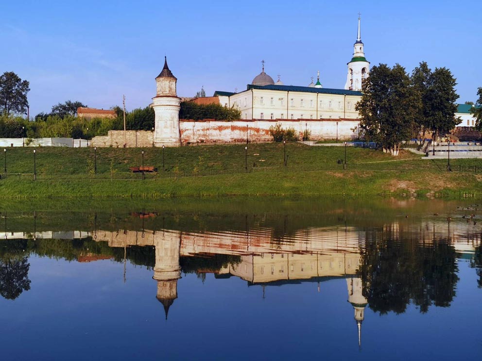 Верхотурский Свято-Николаевский мужской монастырь с правого берега Калачика