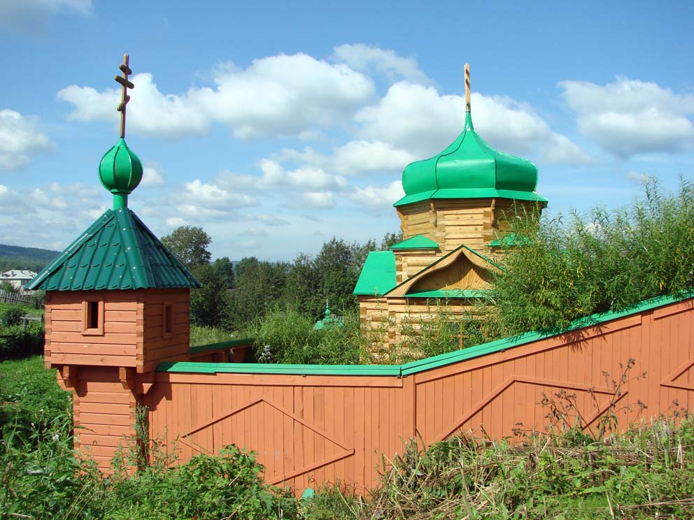 Пейзаж с оградой Свято-Троицкого монастыря в Тарасково