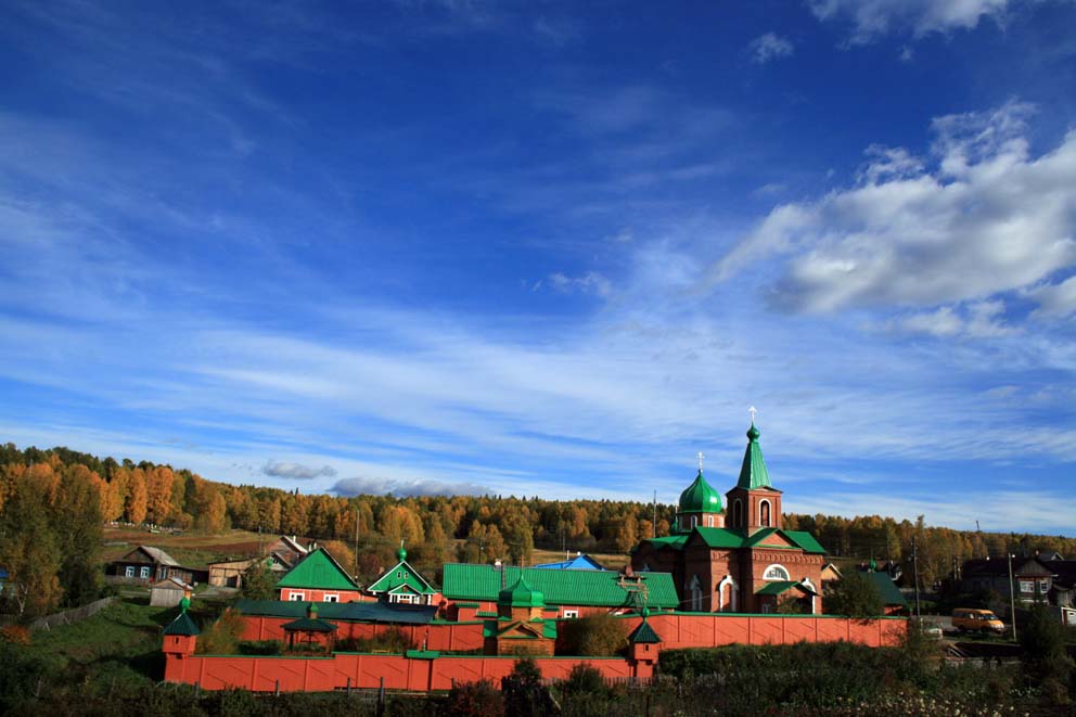Свято-Троицкий Всецарицынский монастырь в Тарасково в золотую осень
