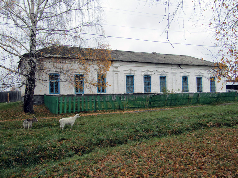 Черемисский музей, в прошлом здание земского училища на бывшей церковной площади