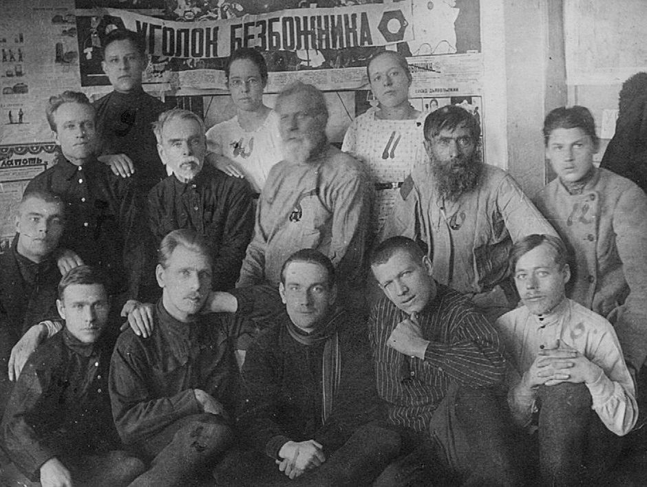 Кружок безбожников в селе Леневском в 1920-е годы