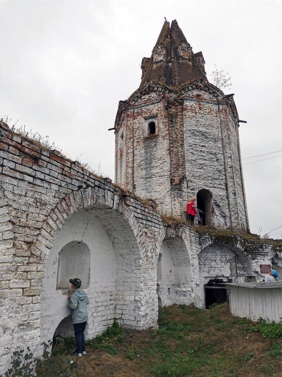 Юго-восточная башня (середина XVIII века) Далматовского монастыря
