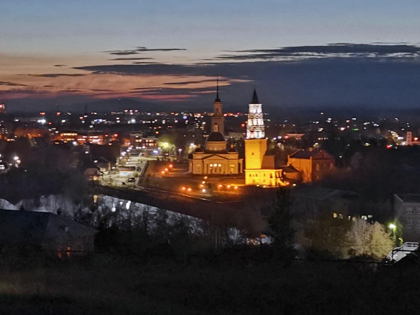 Вечерний вид с Метеорологической горки на Спасо-Преображенский собор и Невьянскую башню