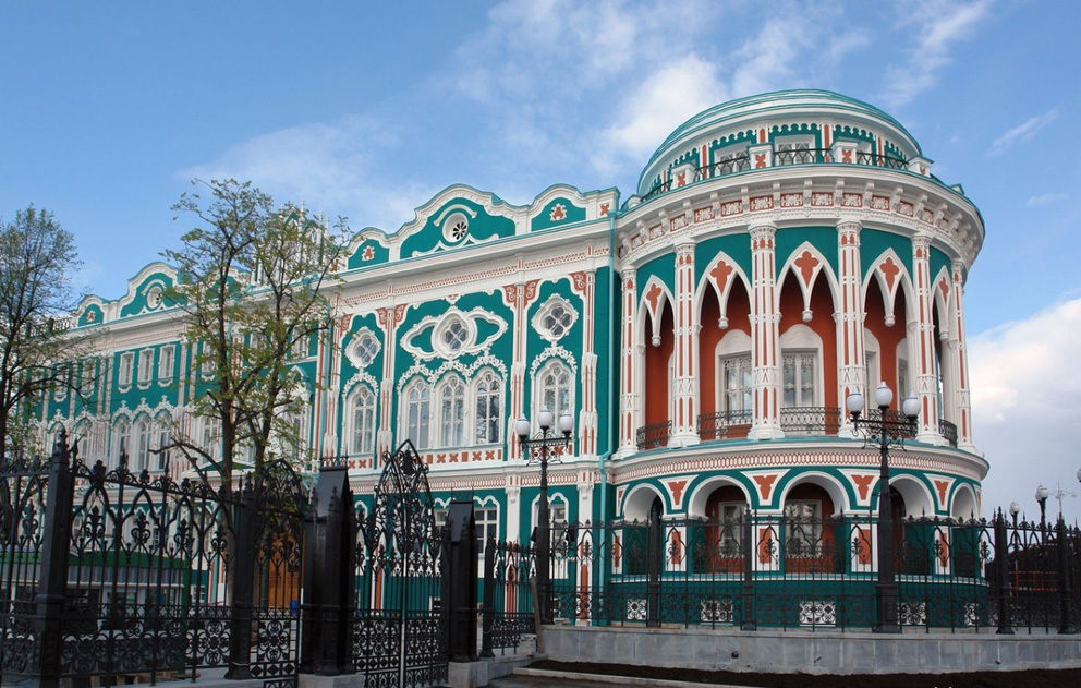 В известном Доме Севастьянова в Екатеринбурге в 1918 — 1919 годах находился Окружной суд, здесь велось расследование по делу царской семьи